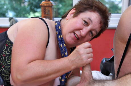 TAC Amateurs offers xxx pic gallery with Kinky Carol in in hot 3some sex